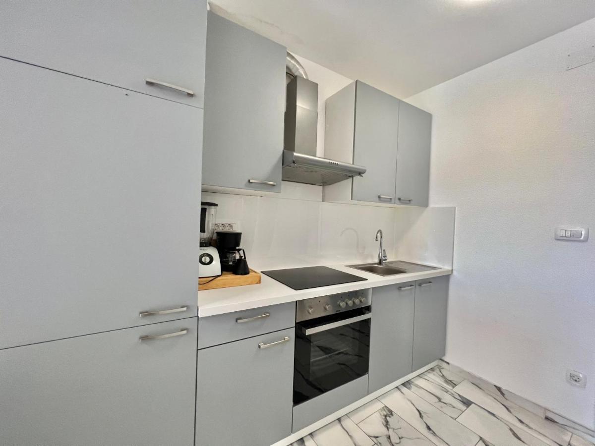 Apartmani Ana ドラマリ エクステリア 写真