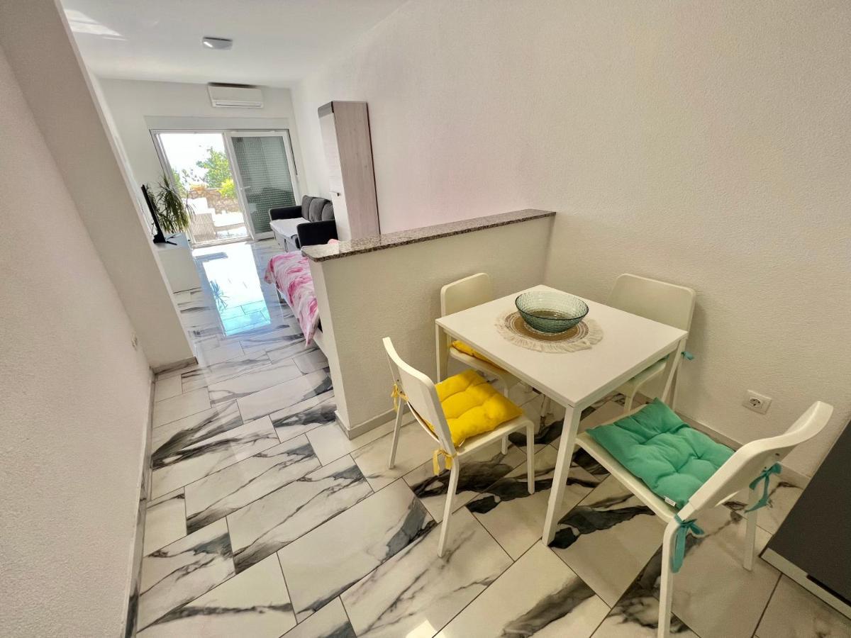 Apartmani Ana ドラマリ エクステリア 写真