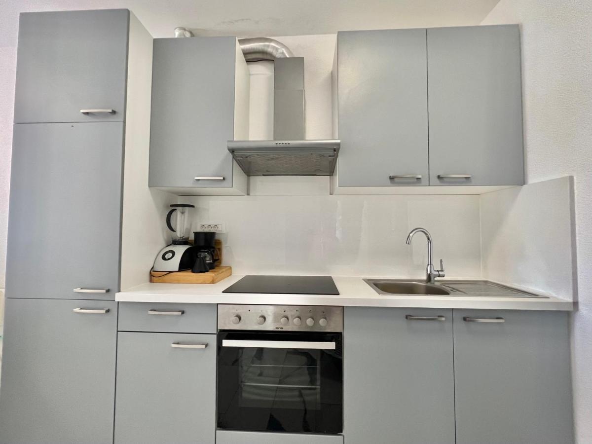 Apartmani Ana ドラマリ エクステリア 写真