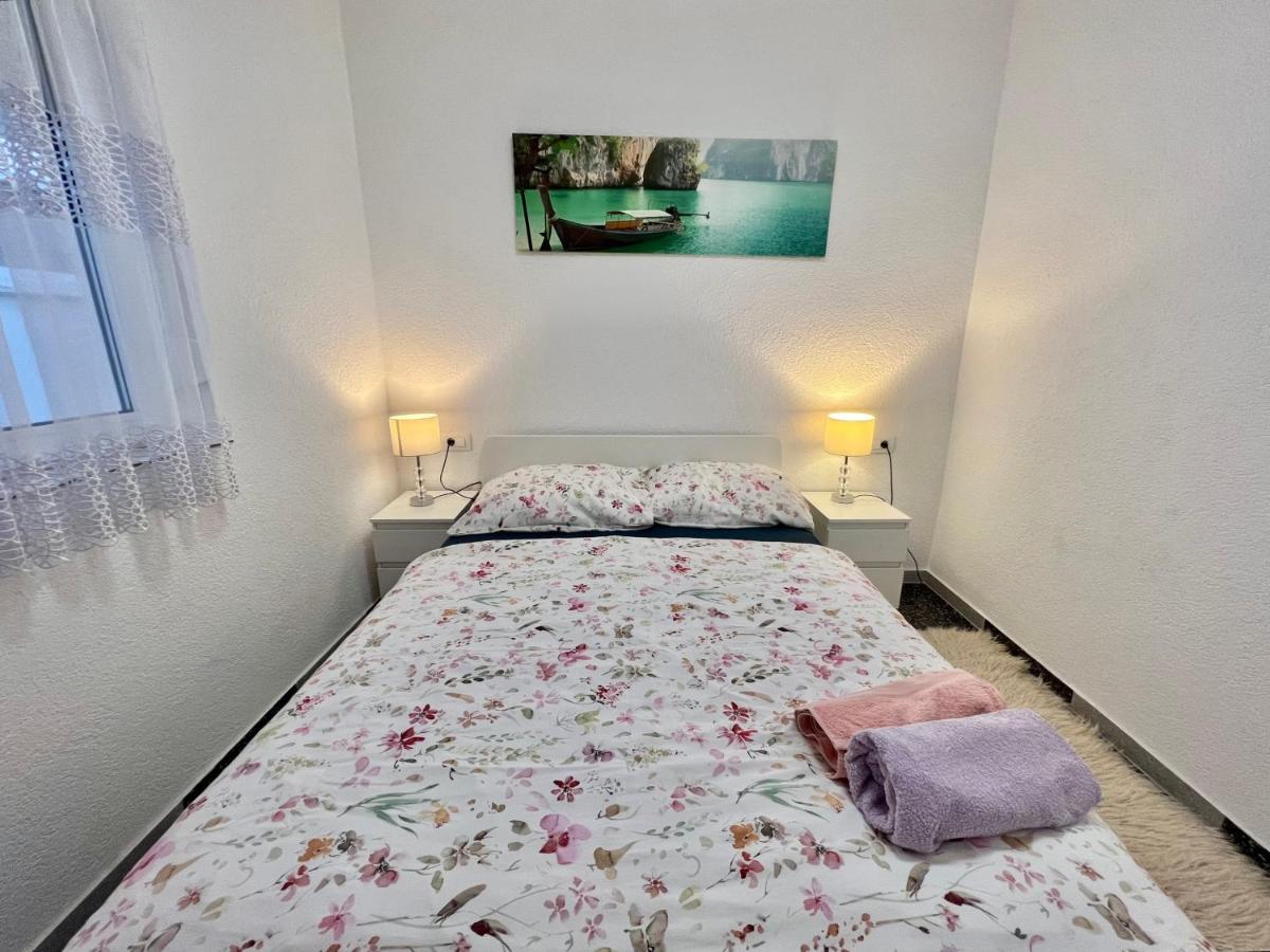 Apartmani Ana ドラマリ エクステリア 写真