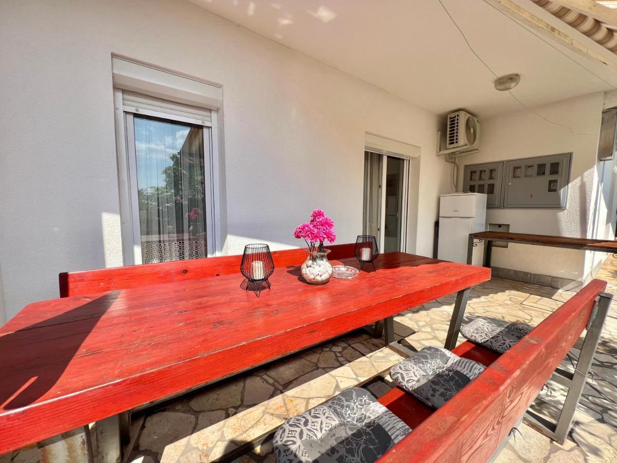 Apartmani Ana ドラマリ エクステリア 写真