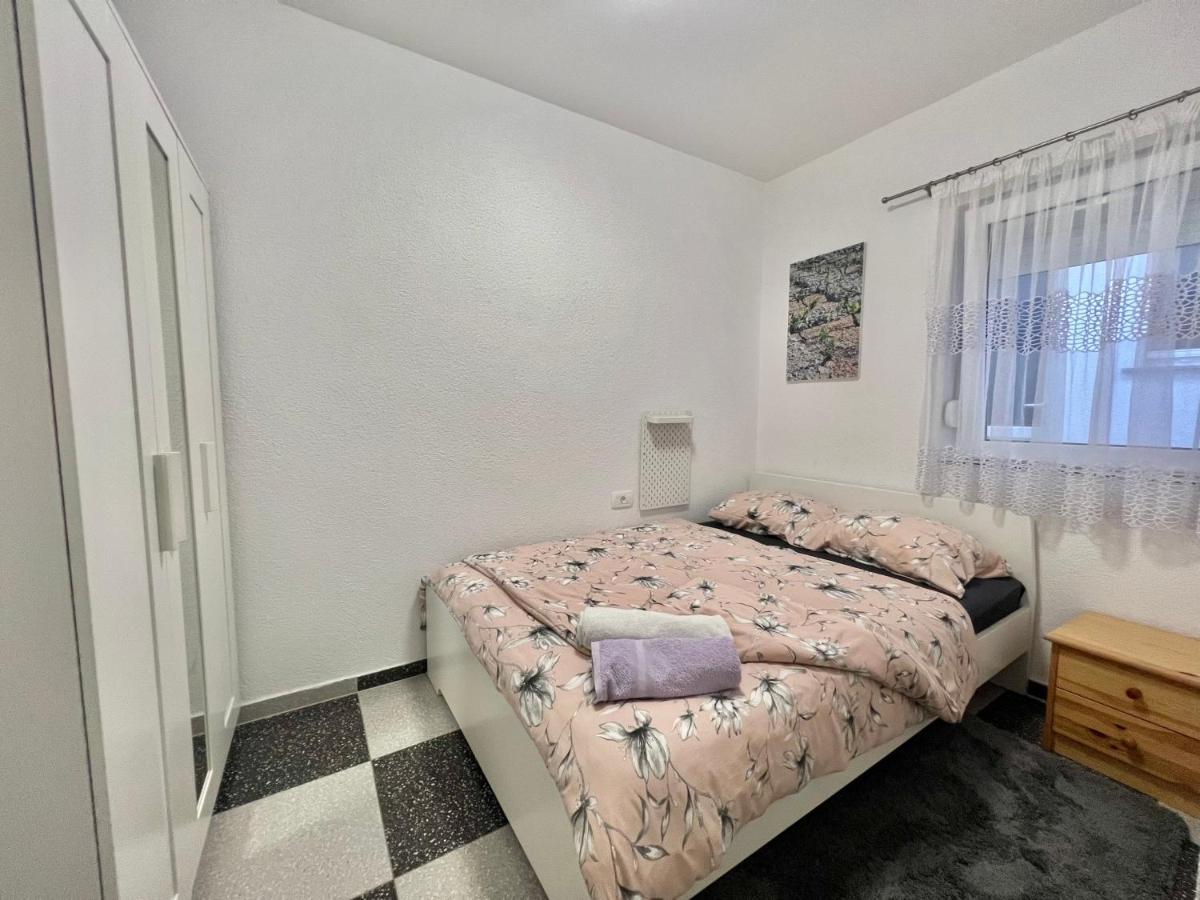 Apartmani Ana ドラマリ エクステリア 写真