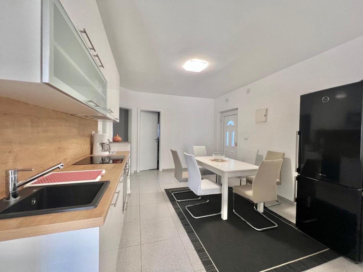 Apartmani Ana ドラマリ エクステリア 写真