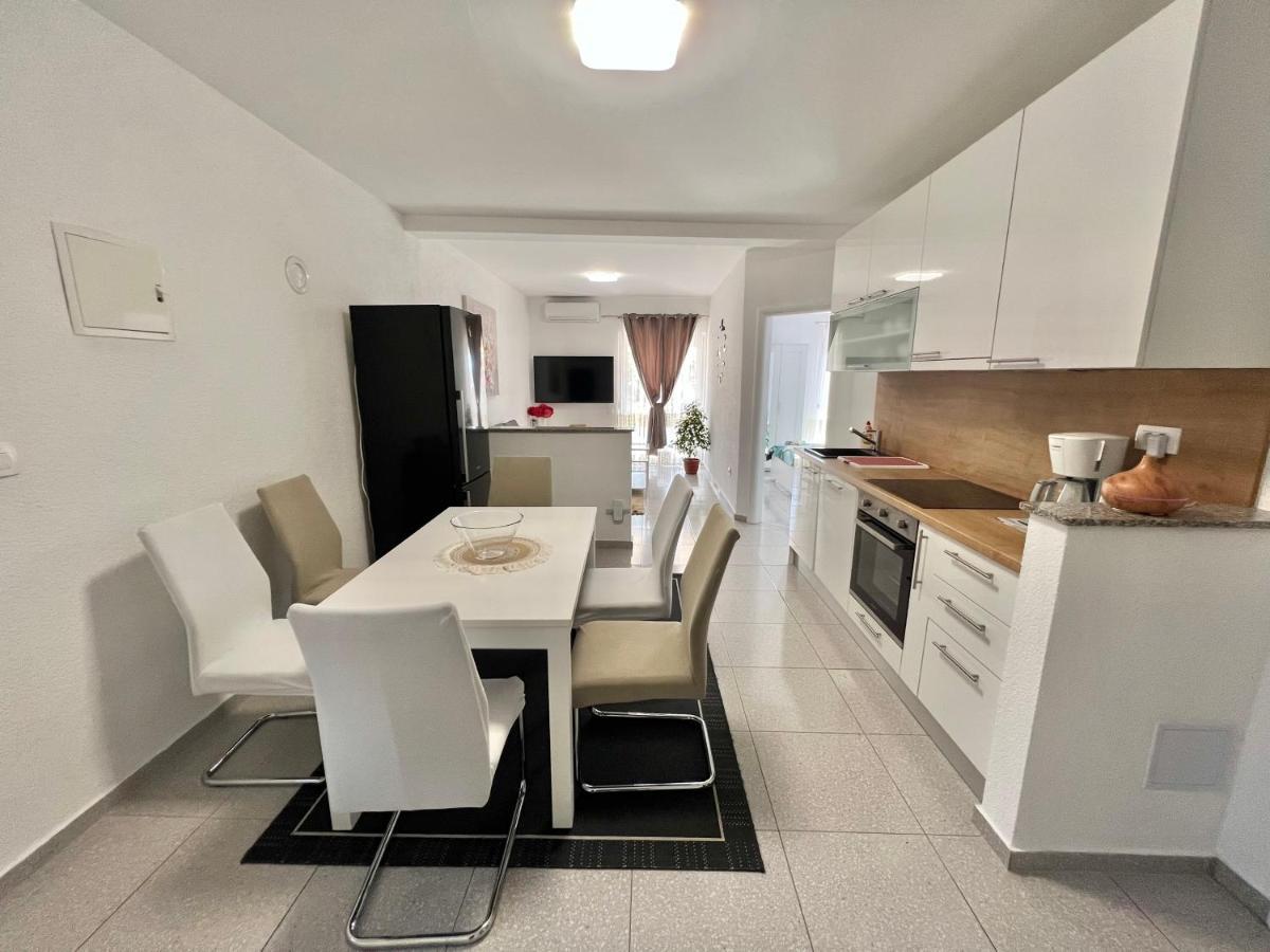 Apartmani Ana ドラマリ エクステリア 写真